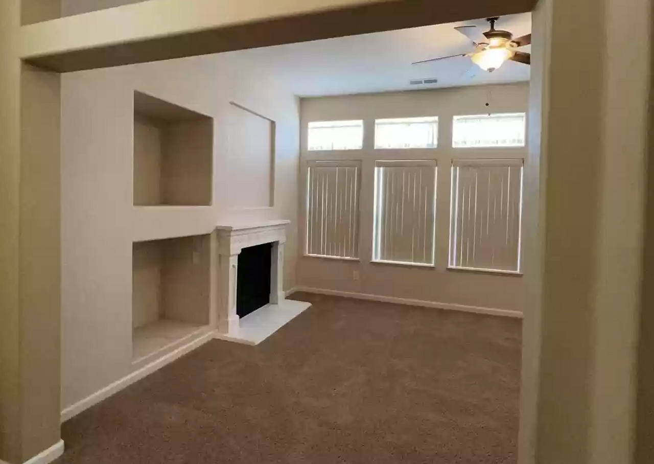 1524 Riverpark Pkwy - Photo 2 of 16