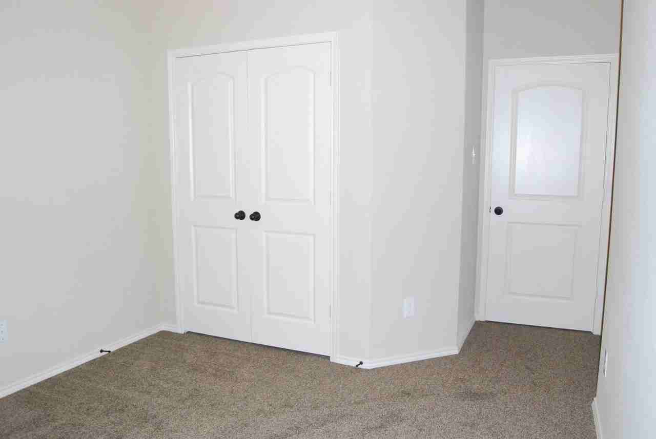 371 Orbit Dr - Photo 6 of 9