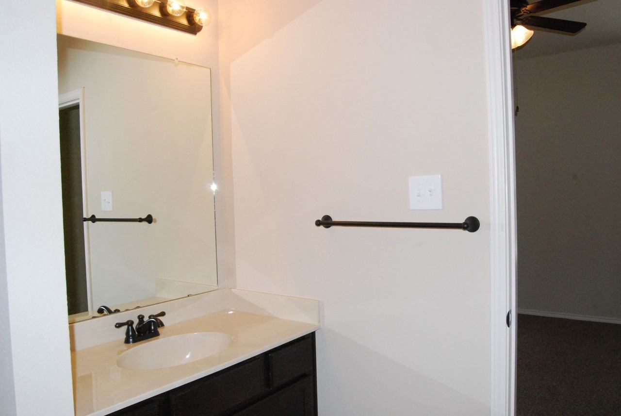 371 Orbit Dr - Photo 7 of 9