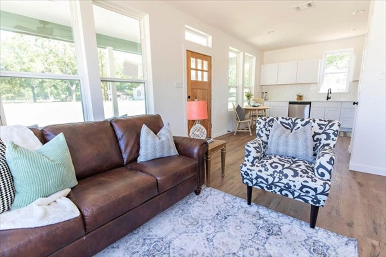 704 Walnut St - Photo 2 of 27