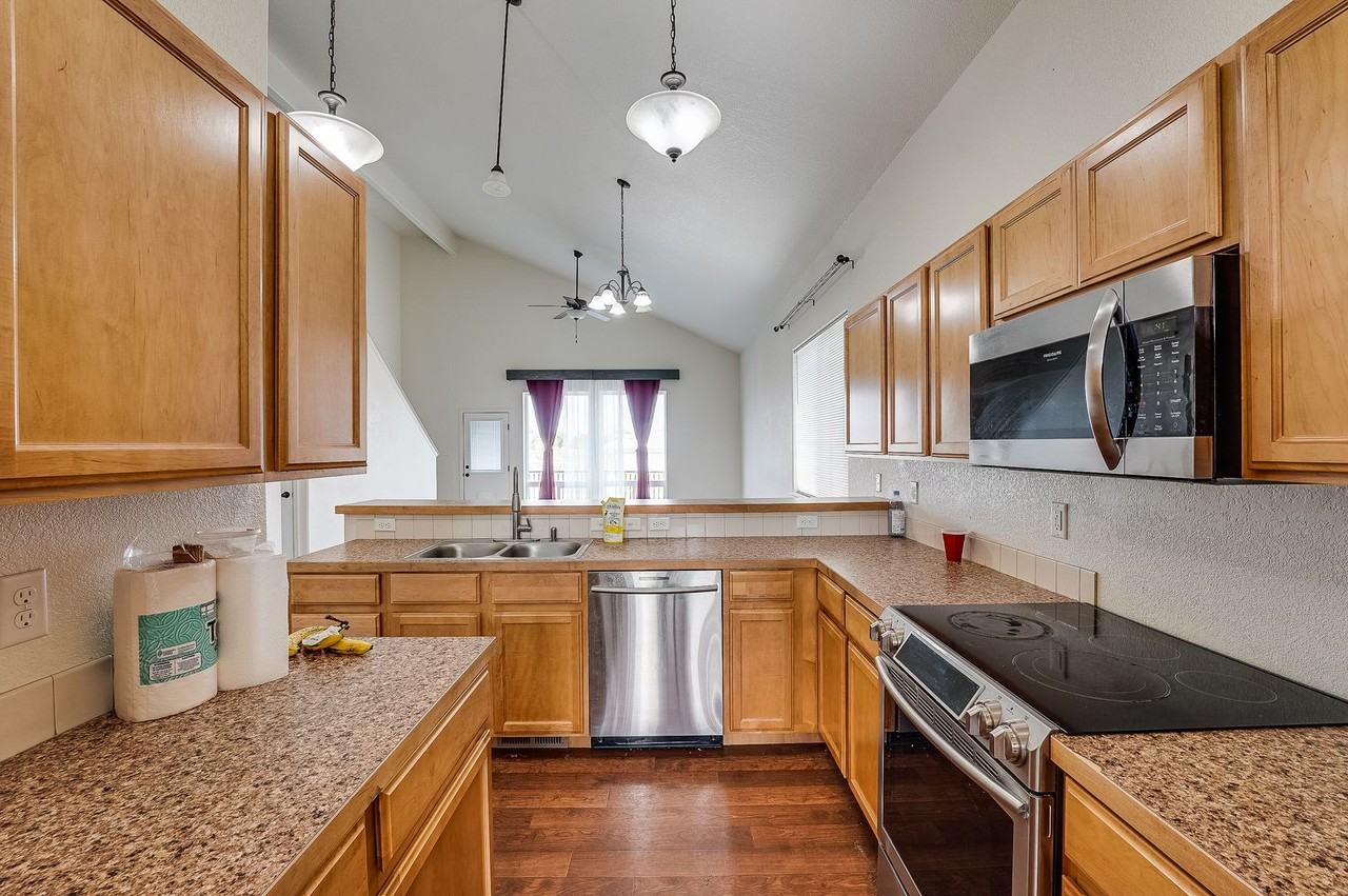 2320 Summerpark Ln - Photo 6 of 46