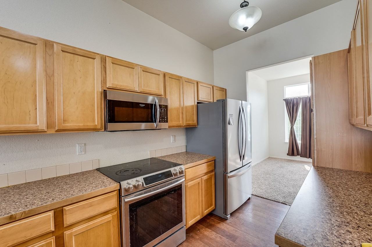 2320 Summerpark Ln - Photo 7 of 46