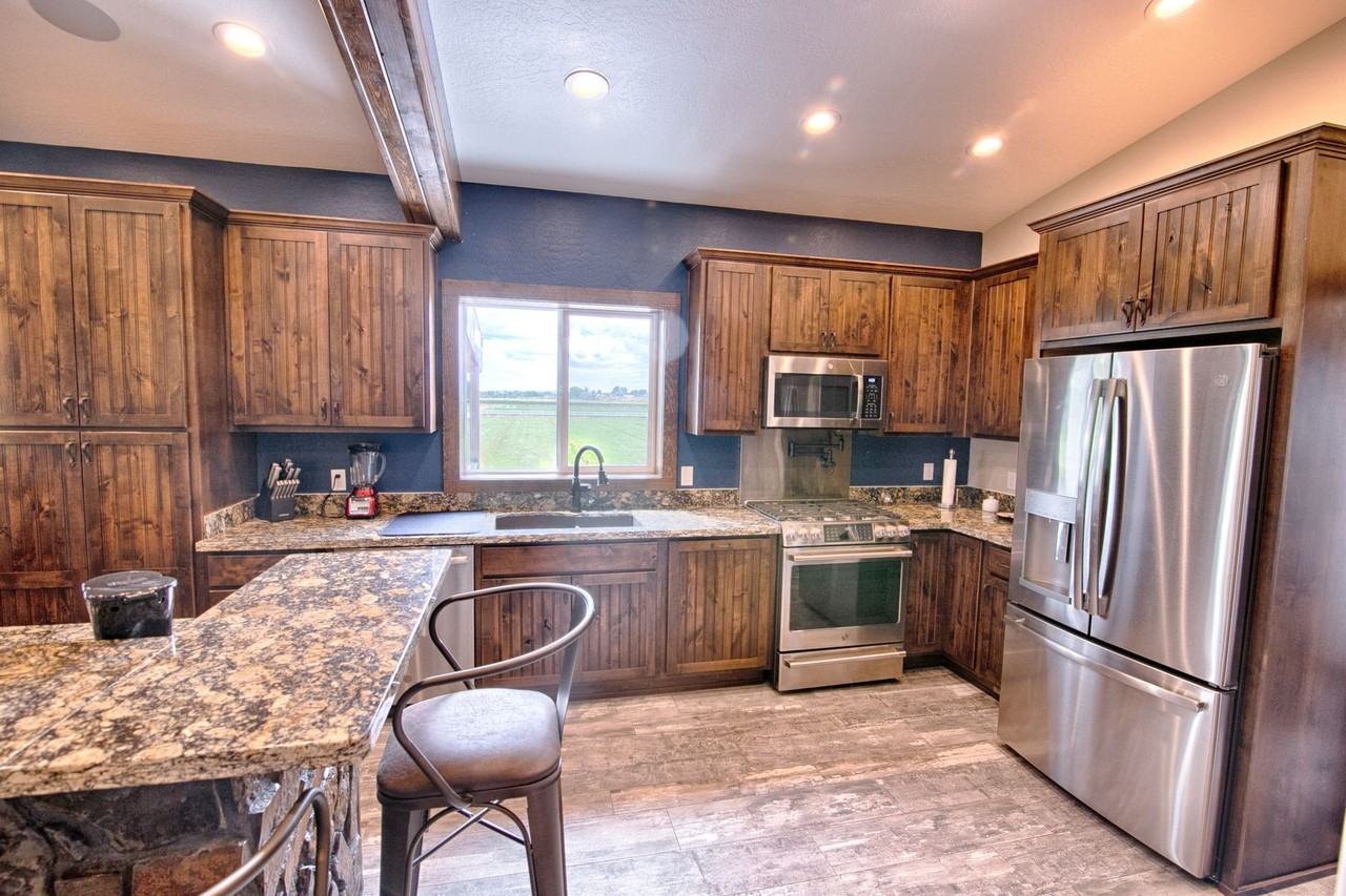 371 E 1/2 St N - Photo 4 of 15