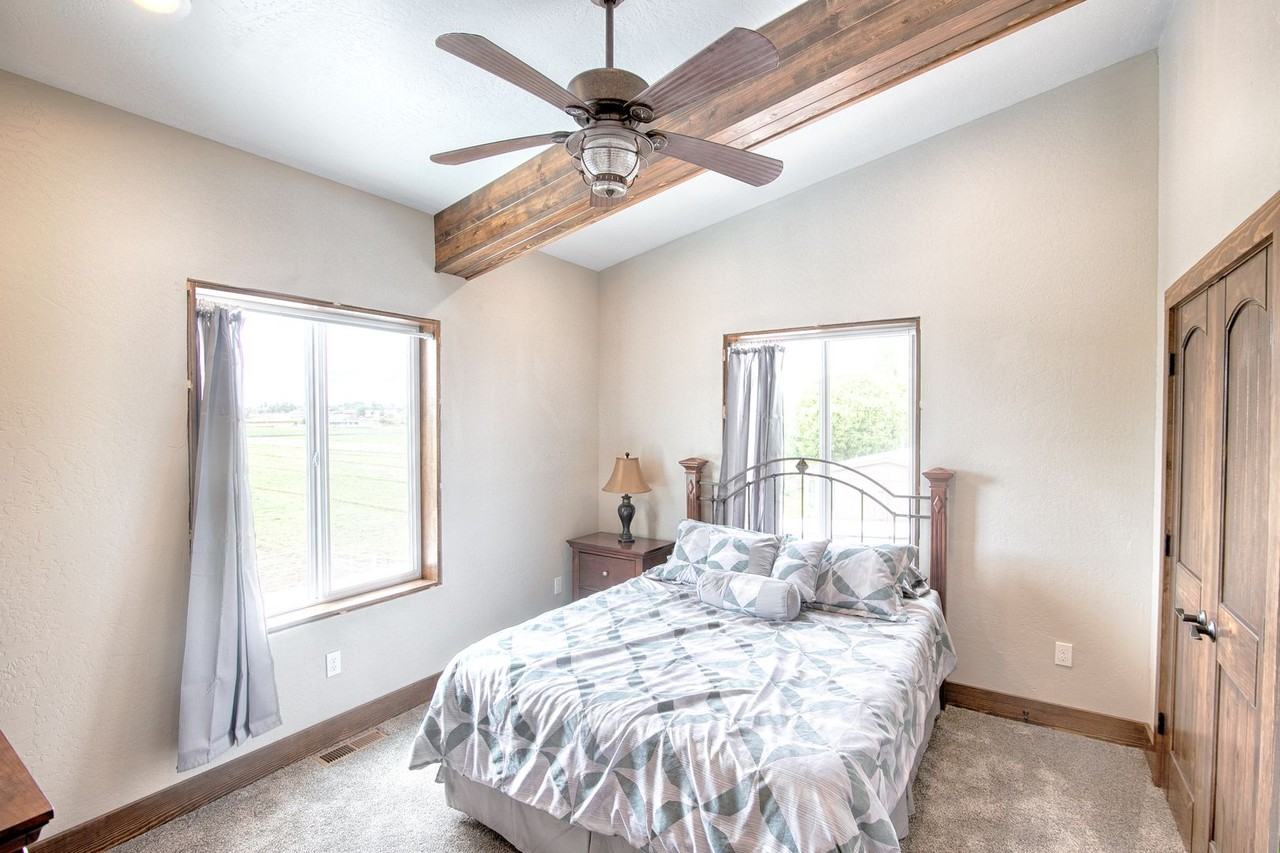 371 E 1/2 St N - Photo 6 of 15