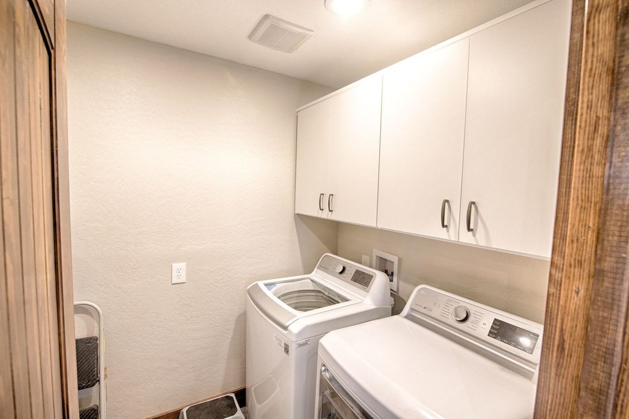 371 E 1/2 St N - Photo 7 of 15