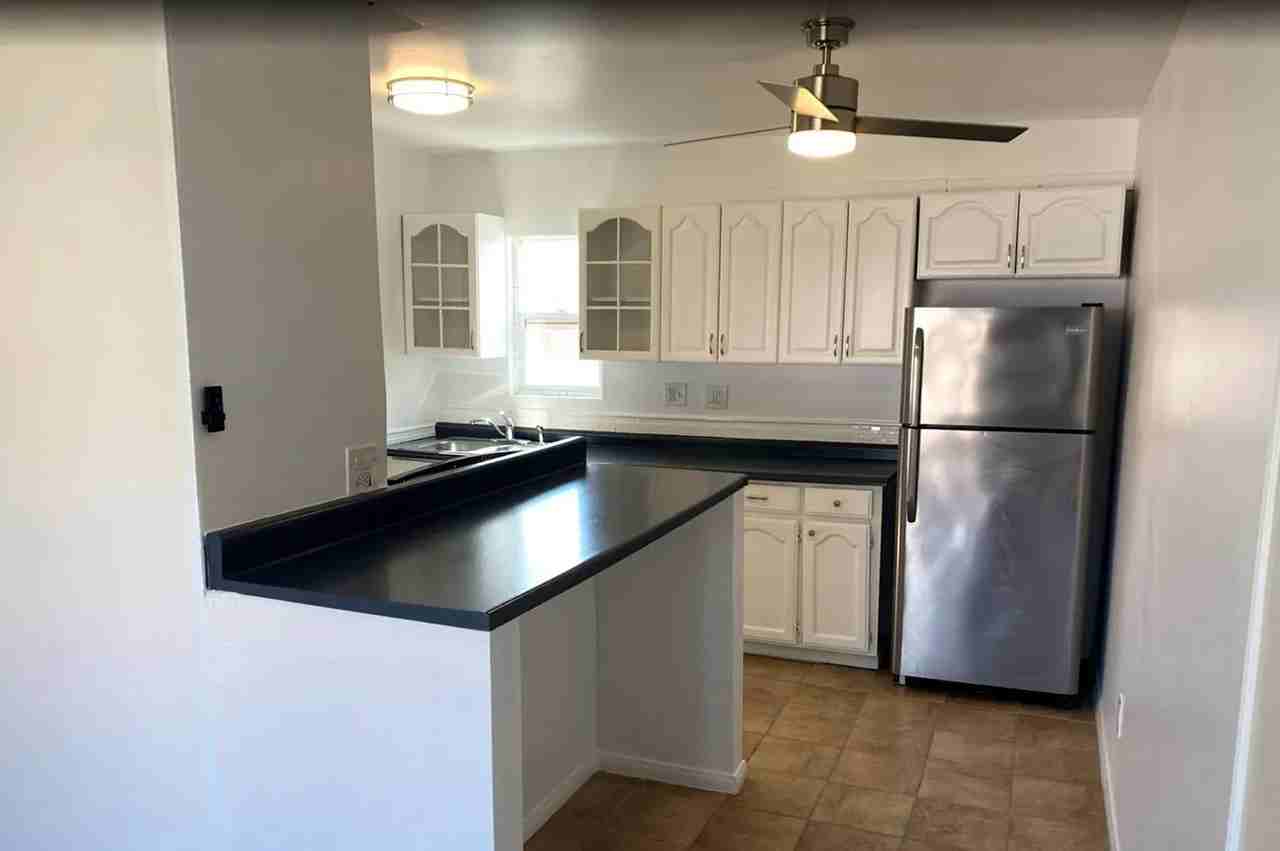 4056-4058 164th Lawndale - Photo 2 of 4