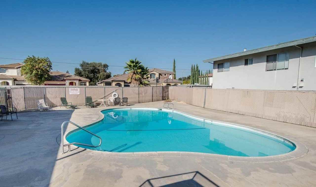 3319 Mensch - Photo 2 of 10