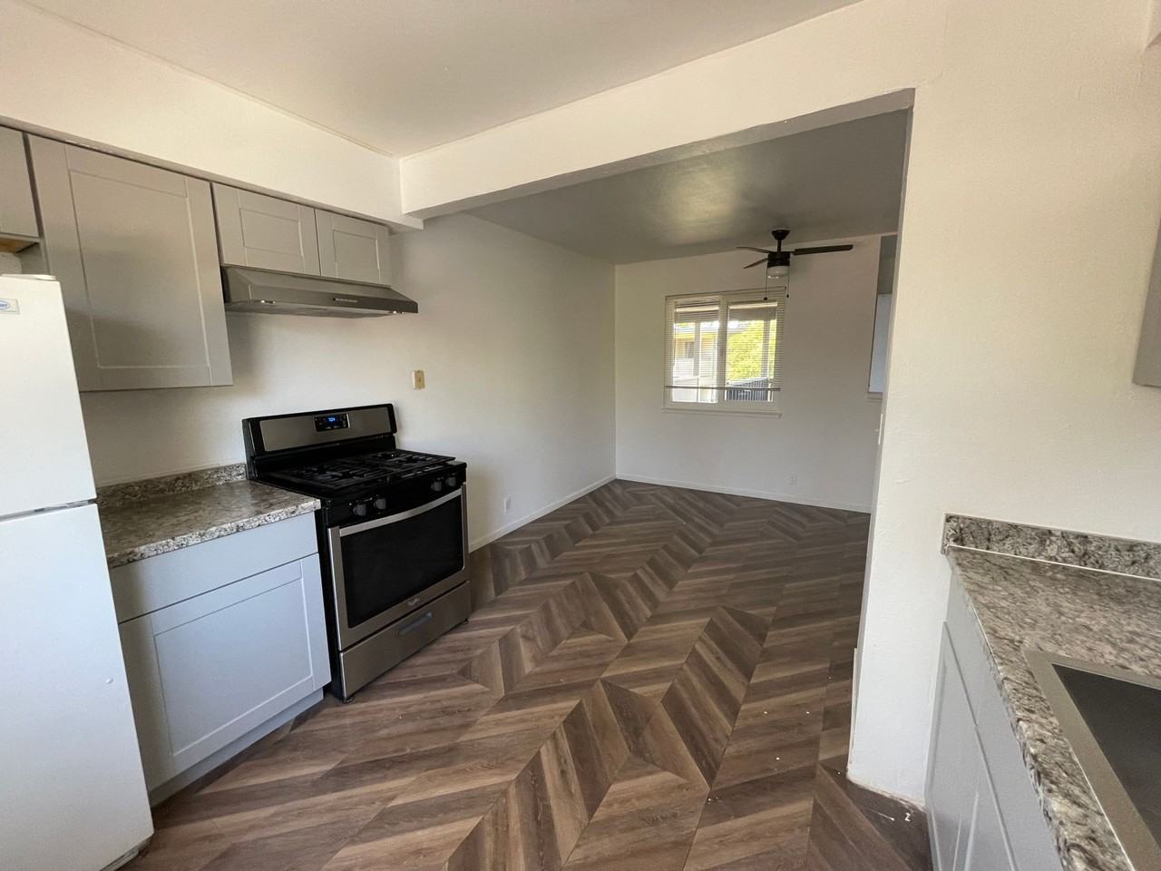 3319 Mensch - Photo 3 of 10