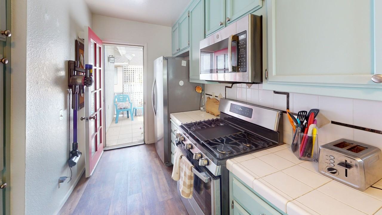 1633 Front St #18 - Photo 5 of 12