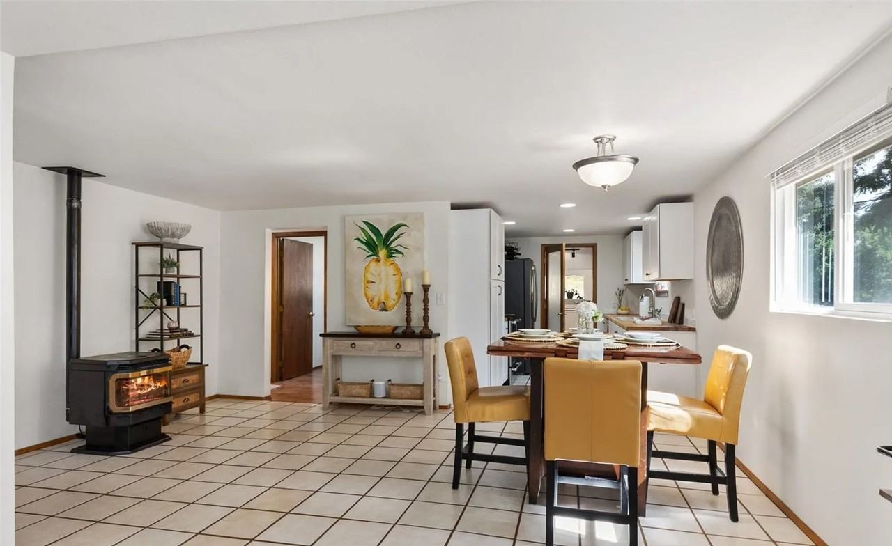 1958 12th Ave Se - Photo 2 of 5