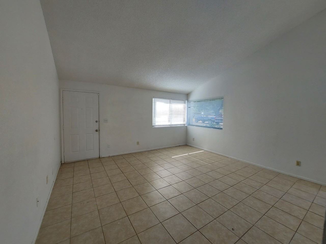 617 Via Entrada - Photo 3 of 13