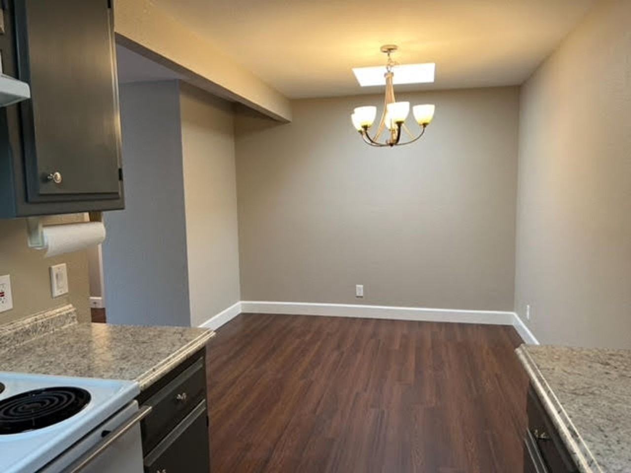 1529 Oak Ave - Photo 4 of 23