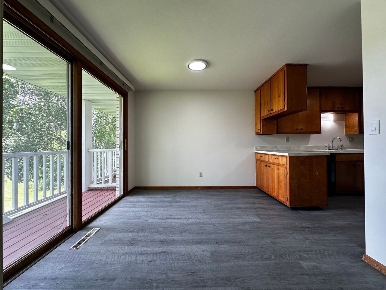 3041 Humboldt Rd - Photo 2 of 39