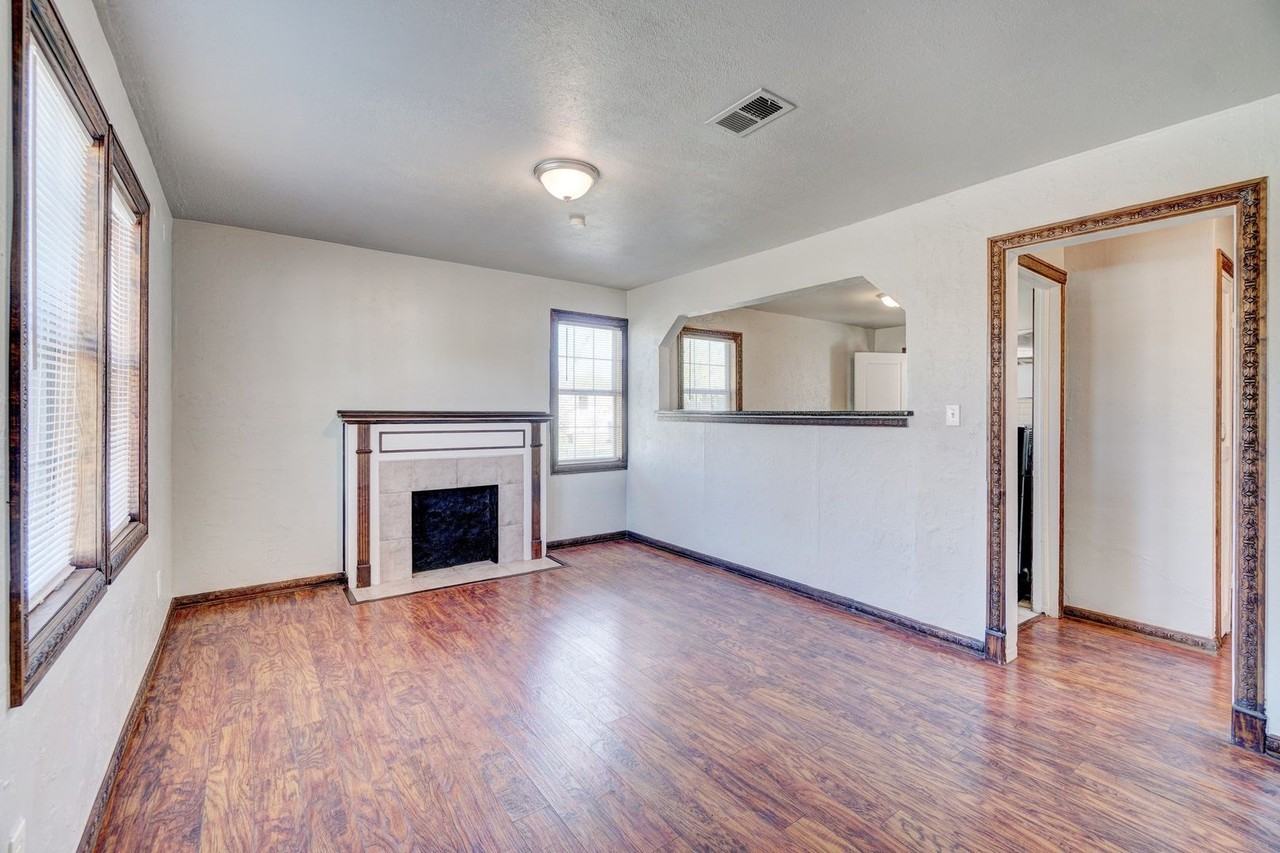 2132 N Kelham Ave - Photo 2 of 11