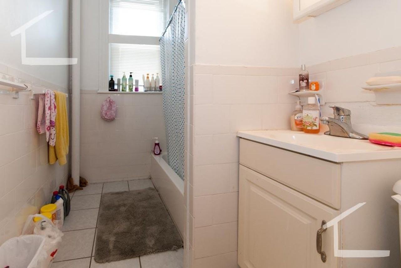 1302 Commonwealth Ave - Photo 2 of 10