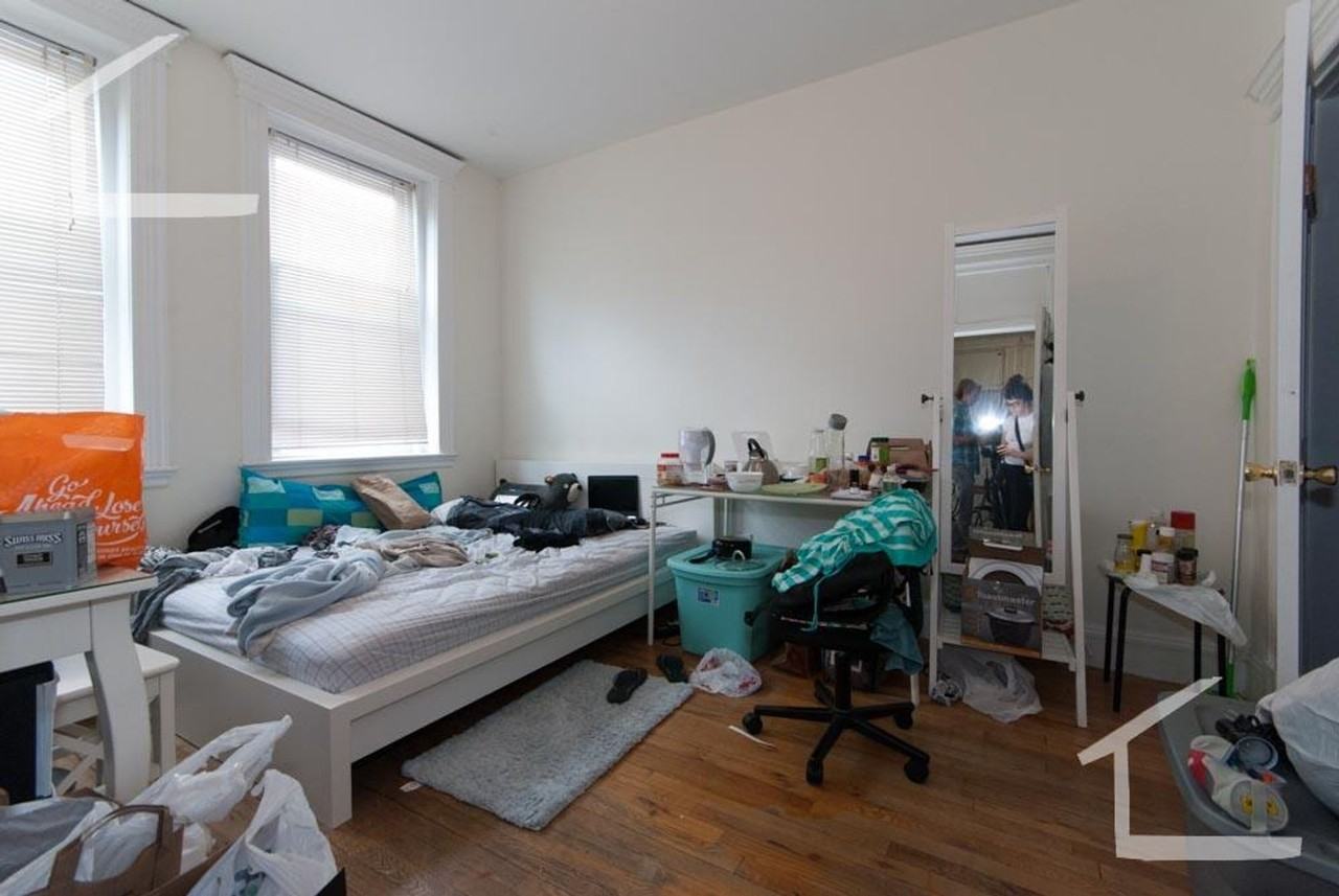 1302 Commonwealth Ave - Photo 3 of 10