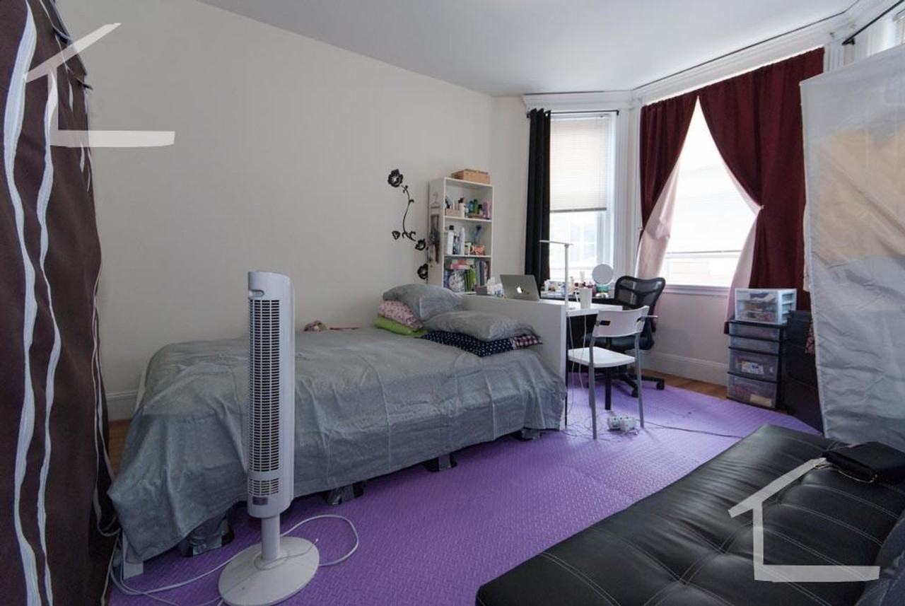 1302 Commonwealth Ave - Photo 4 of 10