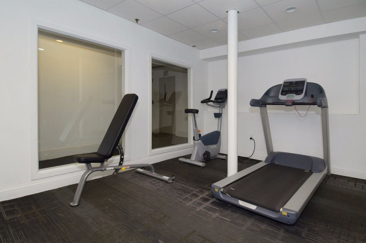 1302 Commonwealth Ave - Photo 6 of 10