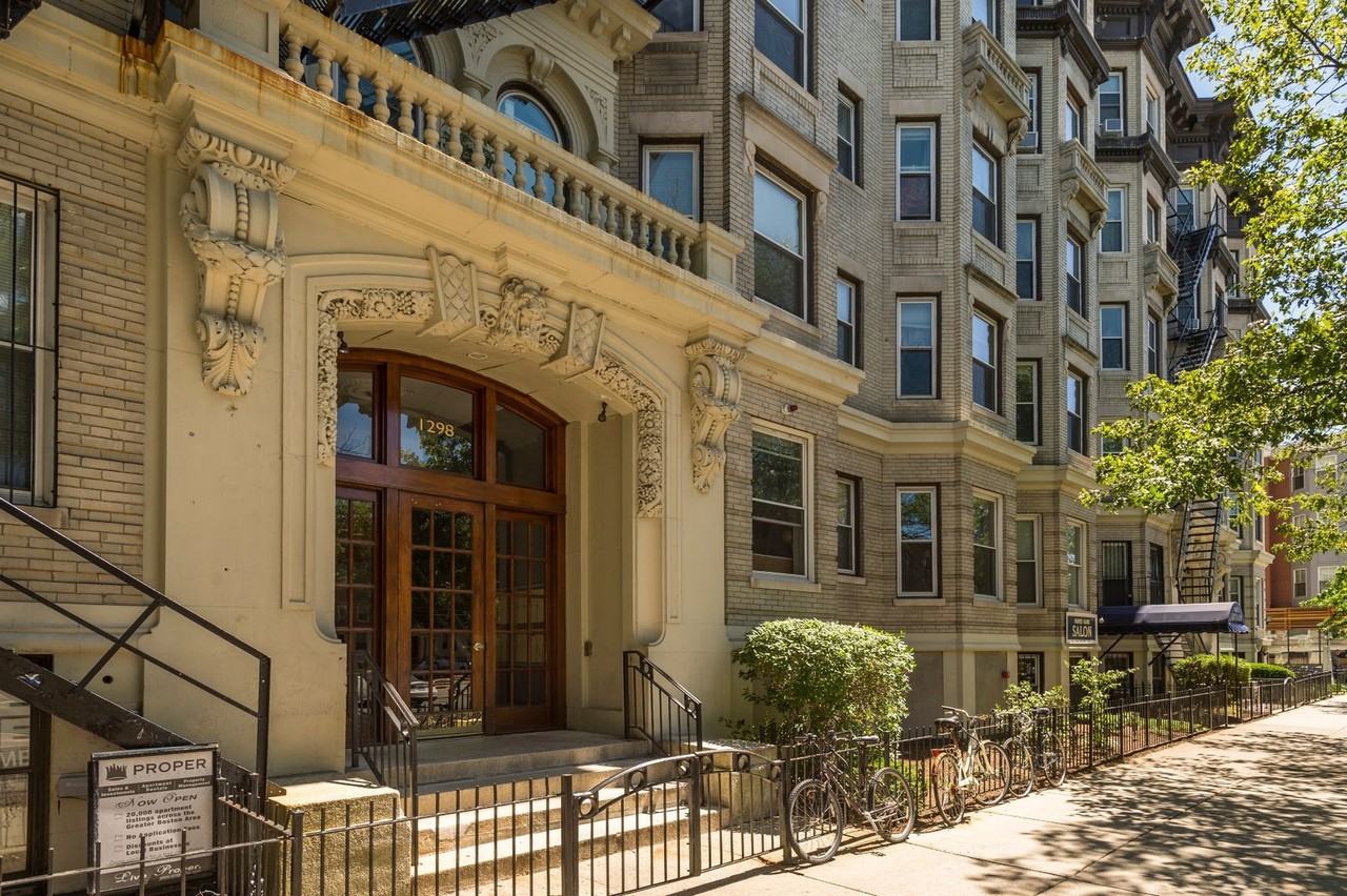 1302 Commonwealth Ave - Photo 7 of 10