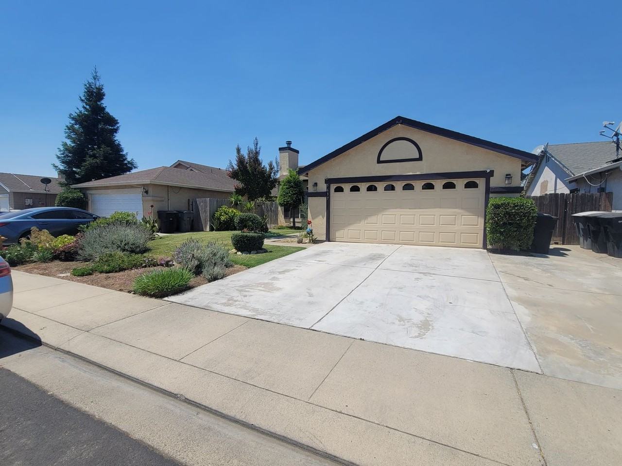 5637 Rose Brook Dr - Photo 2 of 21