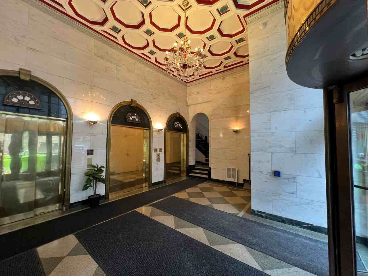 108 W Jefferson St - Photo 3 of 29