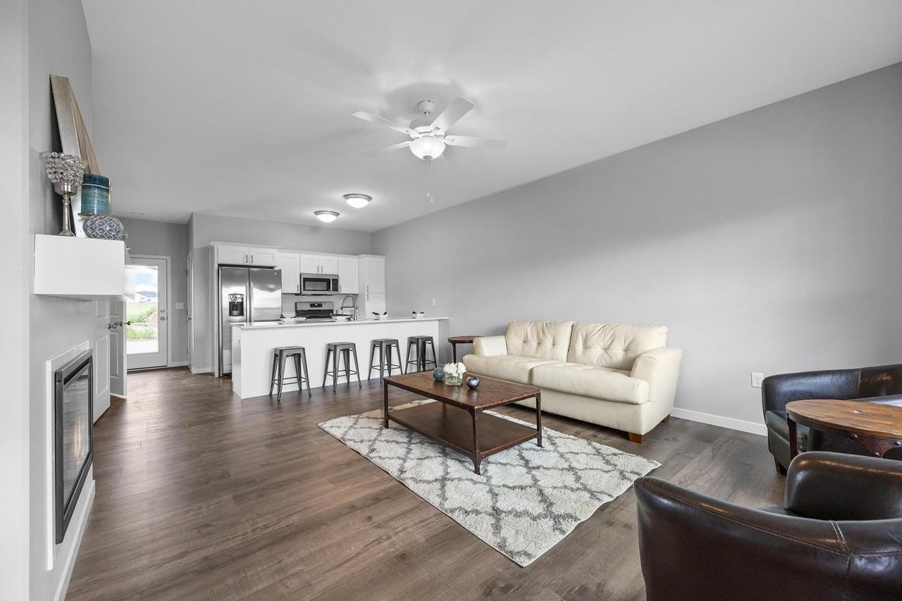 631 Catherine Dr - Photo 3 of 24