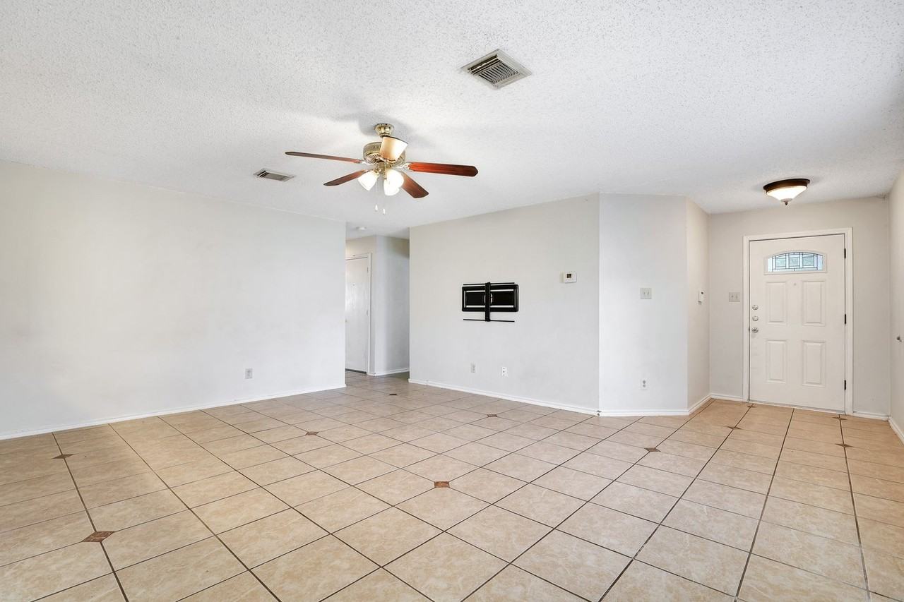 9535 Andrew Pt - Photo 3 of 26