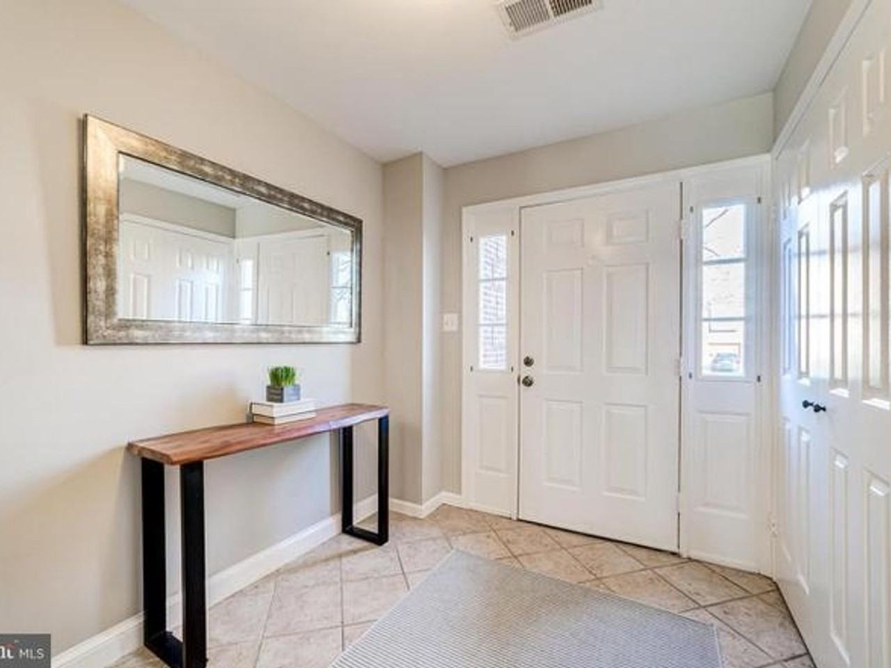 28 S Manchester St - Photo 3 of 18