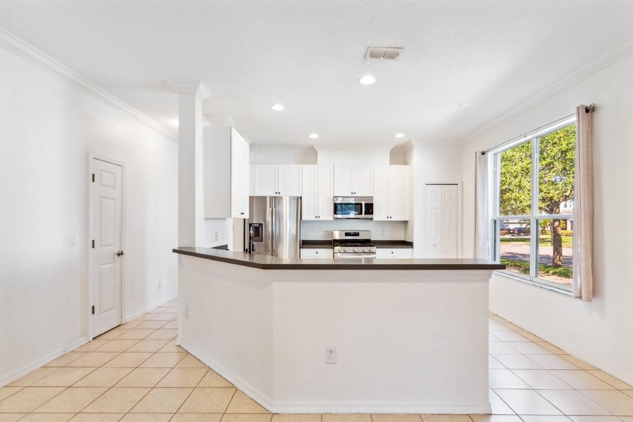 5007 River Gem Ave - Photo 4 of 29
