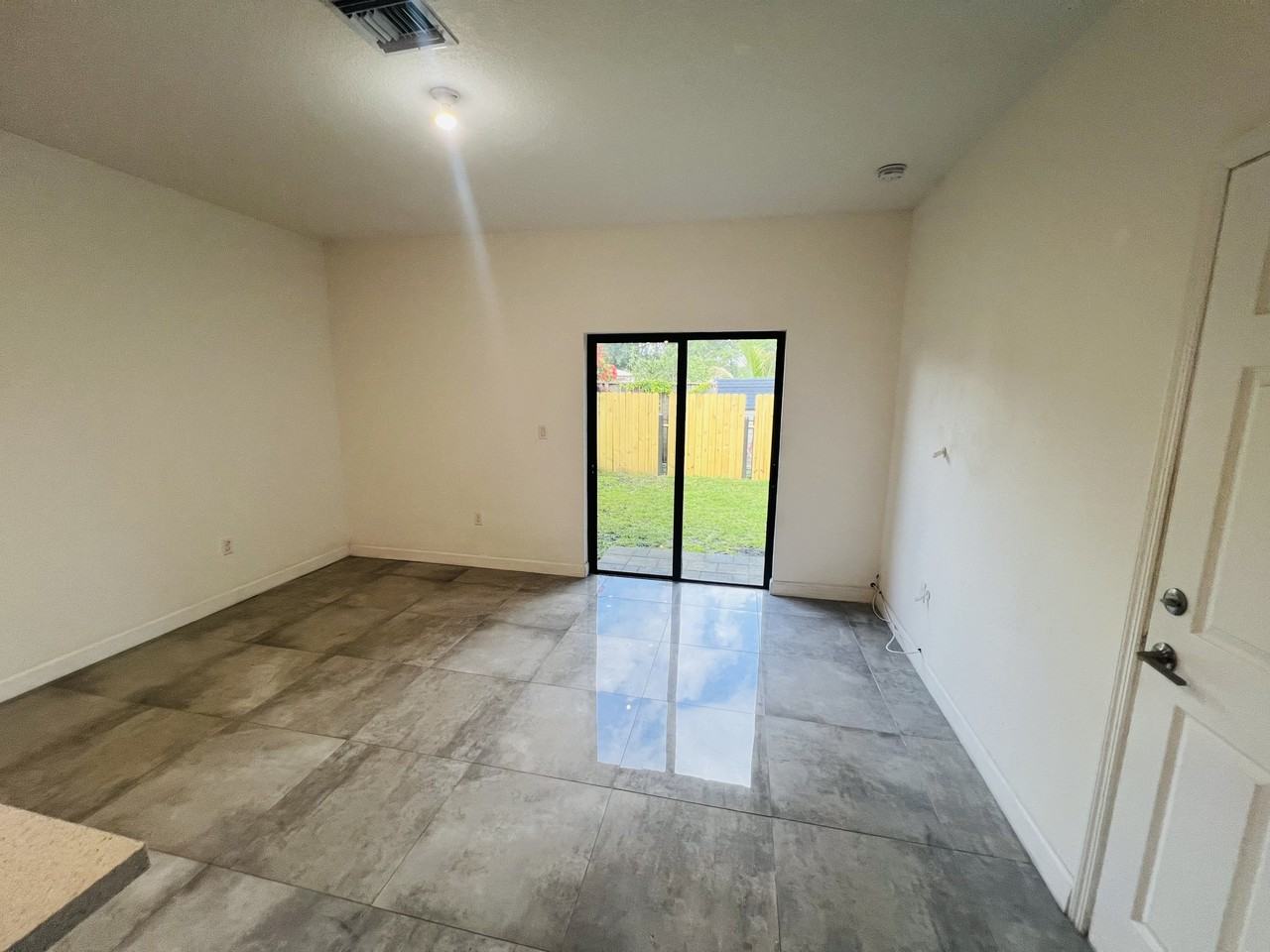 2825 Sw 17th Ave #2825 - Photo 6 of 31