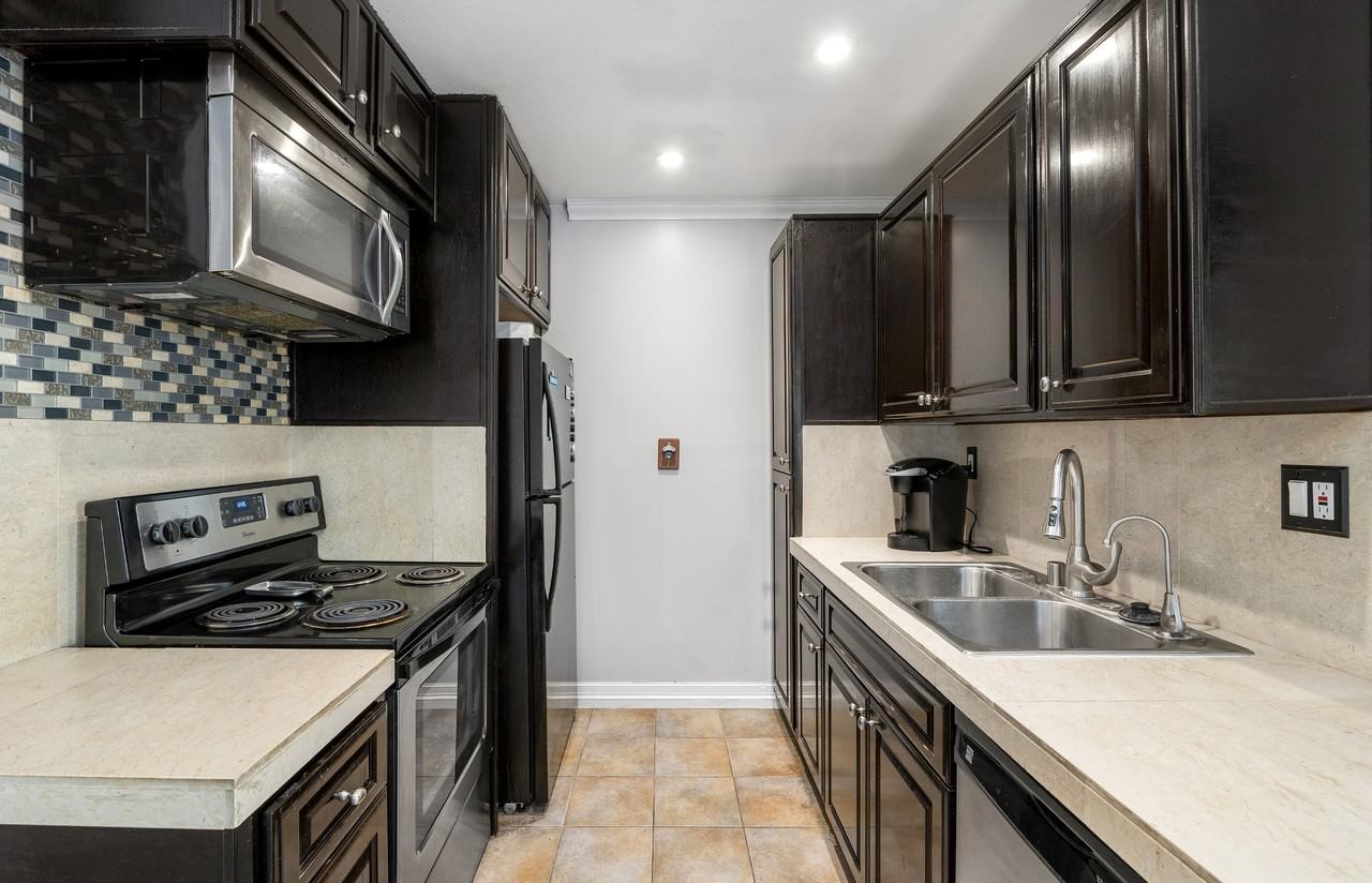 1000 W Macarthur Blvd #28 - Photo 4 of 18