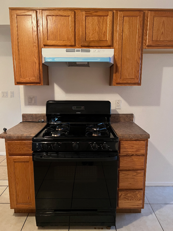 142 W Elm St - Photo 3 of 20