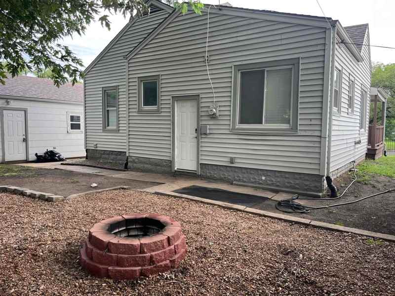 1901 N Salina Ave - Photo 3 of 14