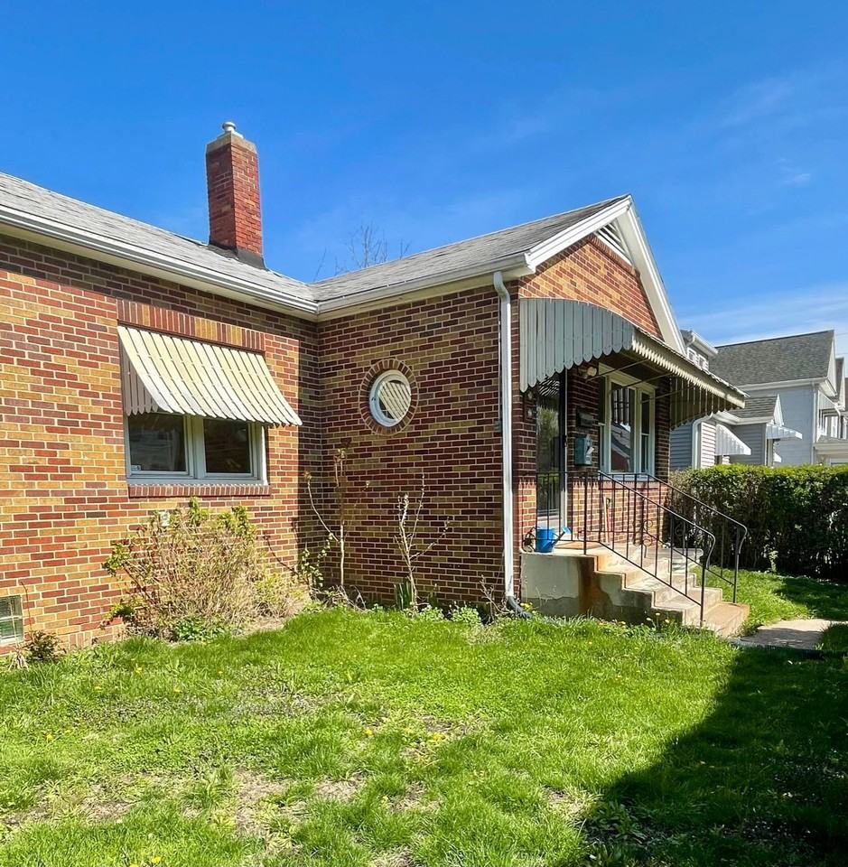 2422 White Street - Photo 3 of 21