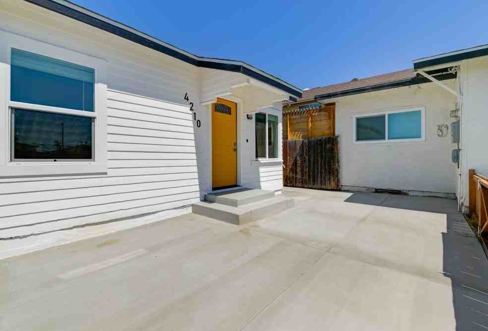 4210 Van Dyke Ave - Photo 2 of 25