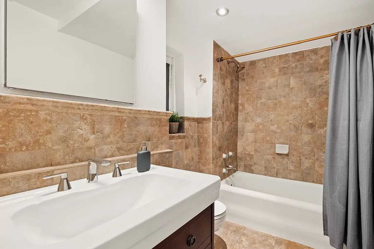 155 East 49th Street - Photo 2 of 5