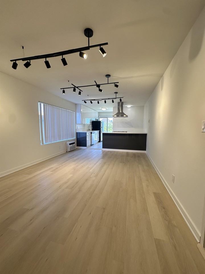 8223 Blackburn Avenue - Photo 3 of 8