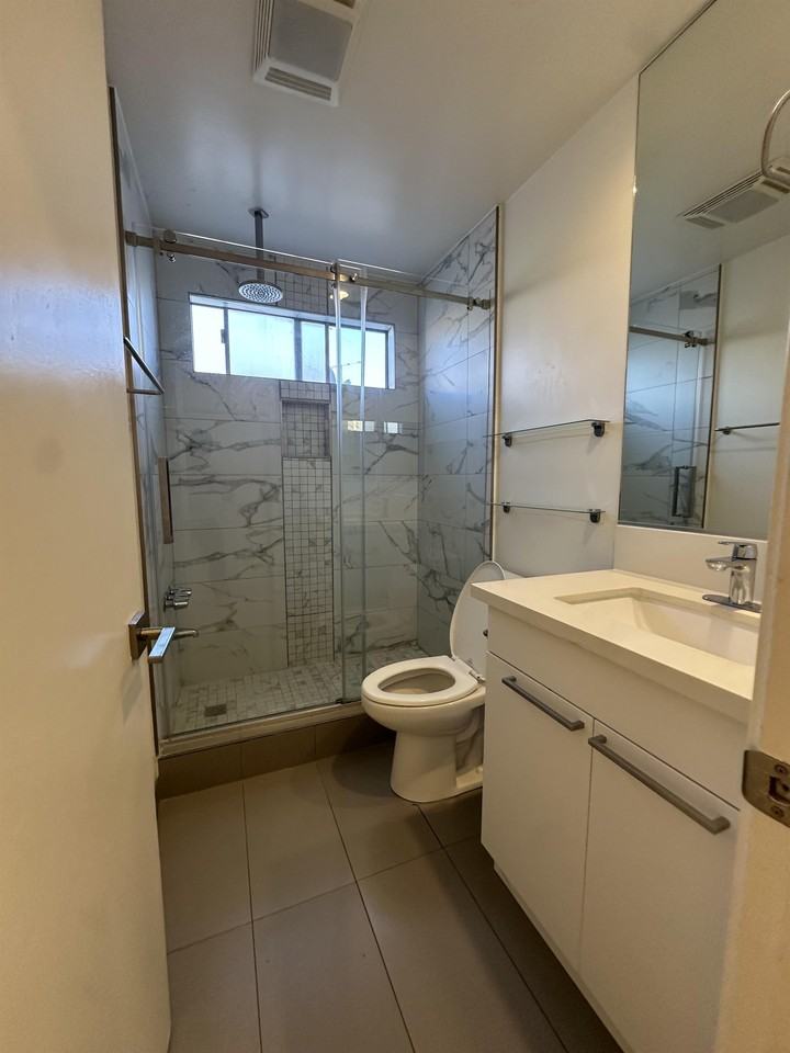 8223 Blackburn Avenue - Photo 6 of 8