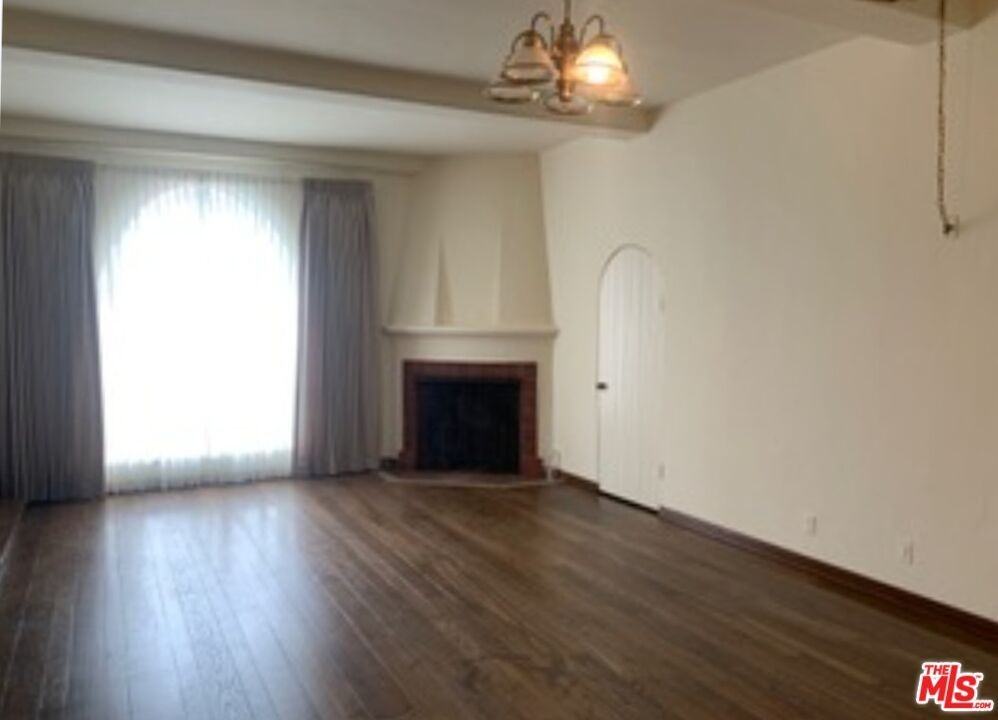 4925 Angeles Vista Blvd - Photo 2 of 6