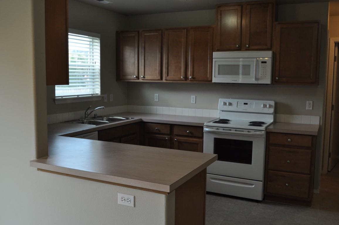 1123 Riddell Ave NE - Photo 2 of 8