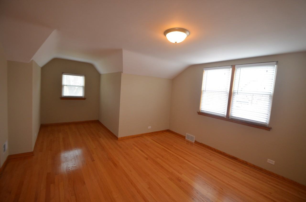 1127 Raymond Ave - Photo 3 of 5