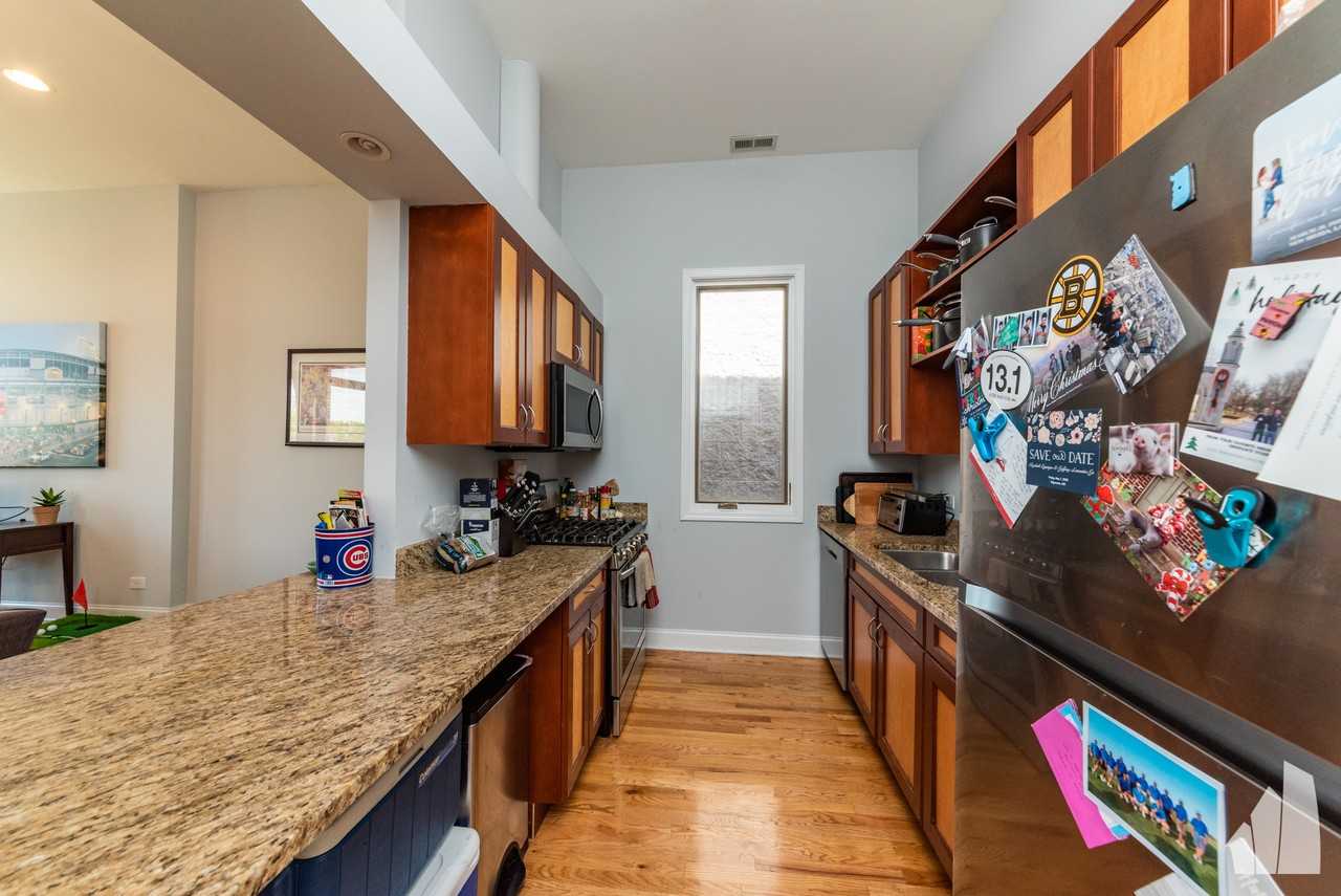 1133 W Addison St #3 - Photo 3 of 26