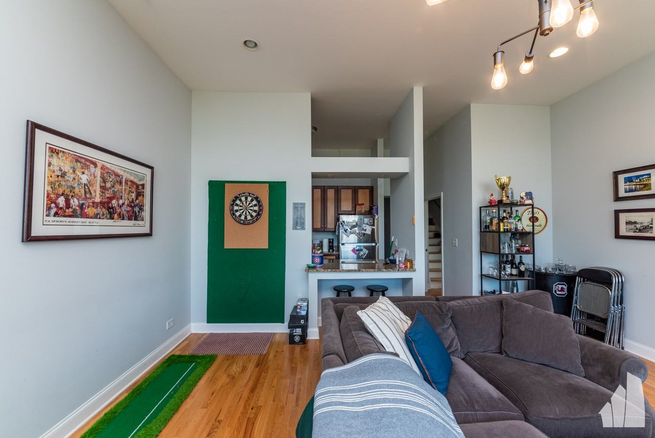 1133 W Addison St #3 - Photo 6 of 26