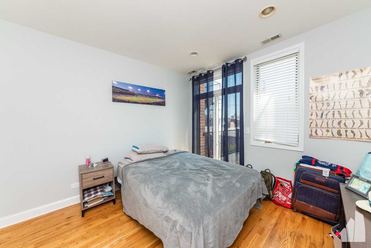 1133 W Addison St #3 - Photo 7 of 26