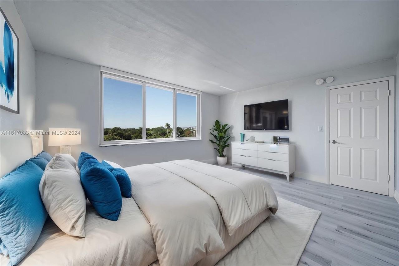 645 Ne 144th St #406 - Photo 3 of 5