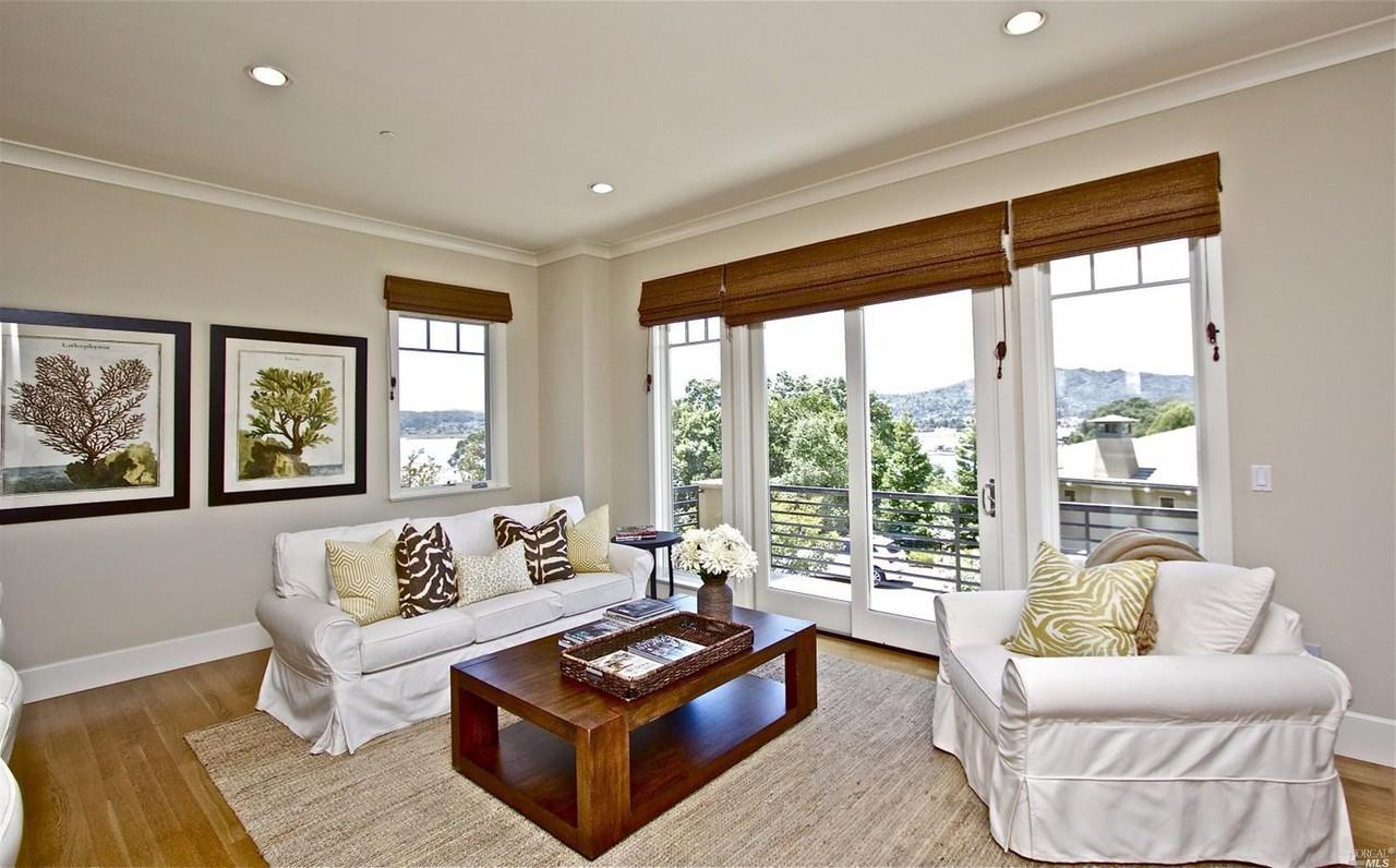 9 Drakes Cove Rd - Photo 2 of 14