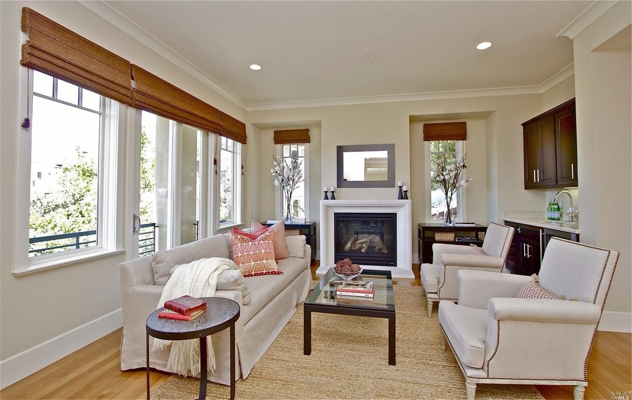 9 Drakes Cove Rd - Photo 3 of 14