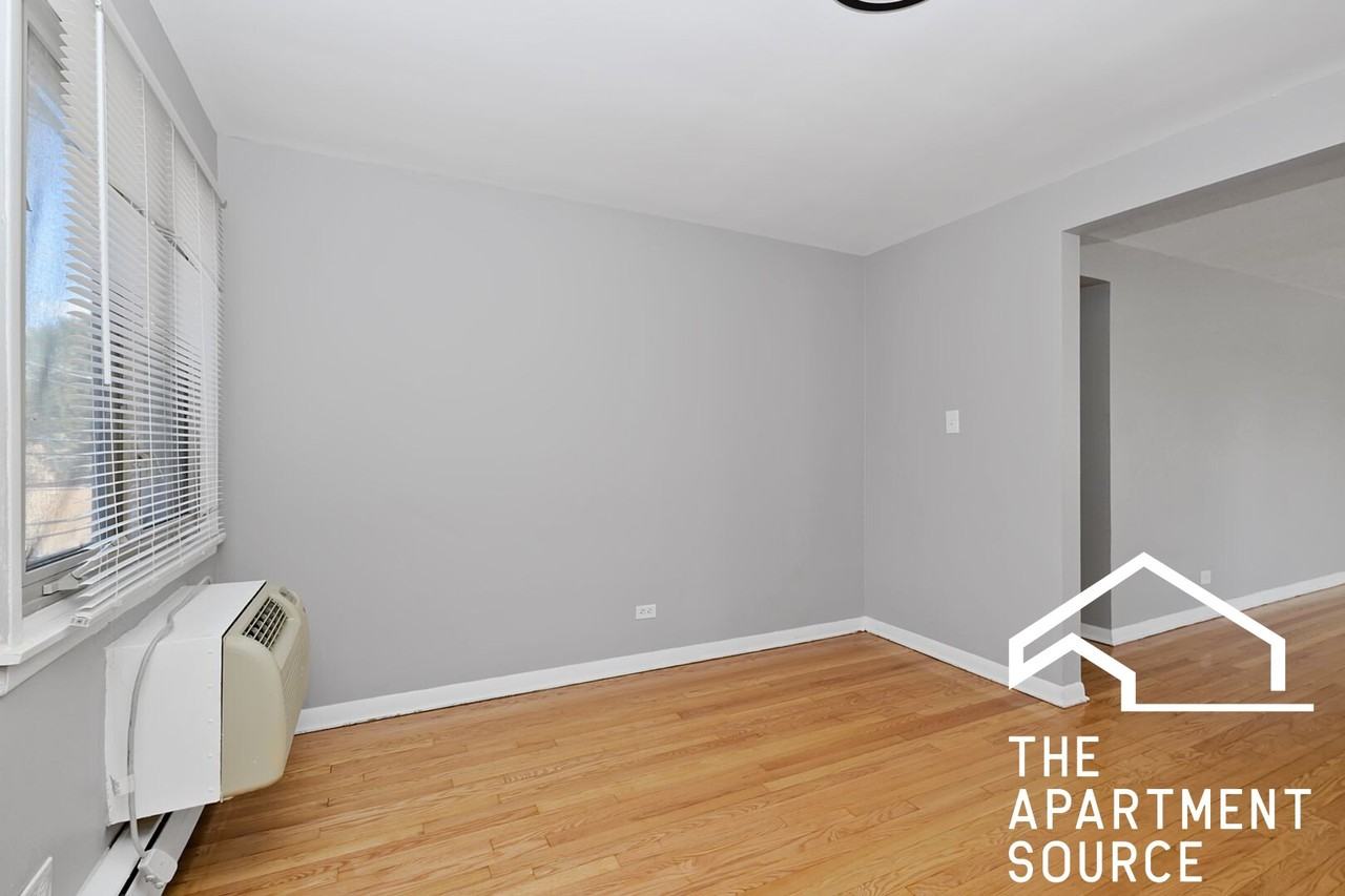 1832 W 107th St #11-2 - Photo 3 of 8