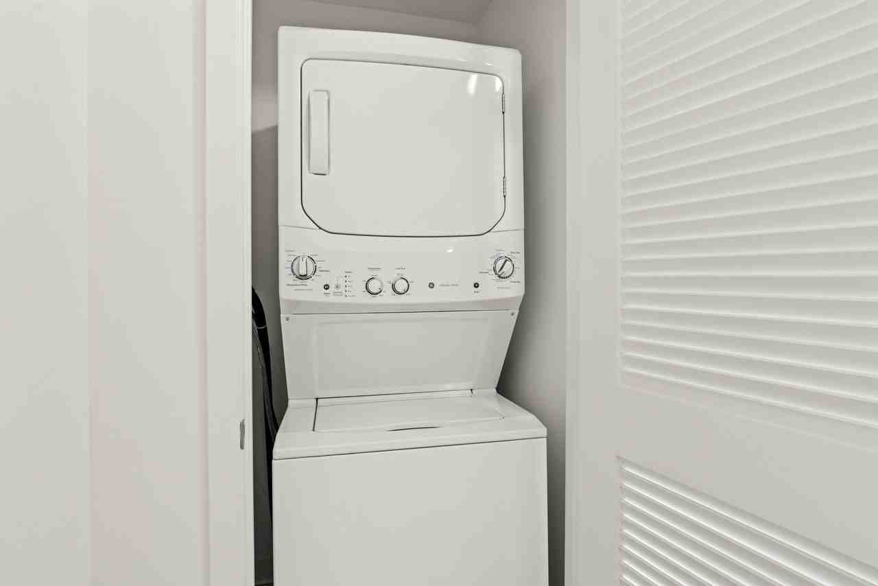 343 W Wolf Point Plz - Photo 7 of 17