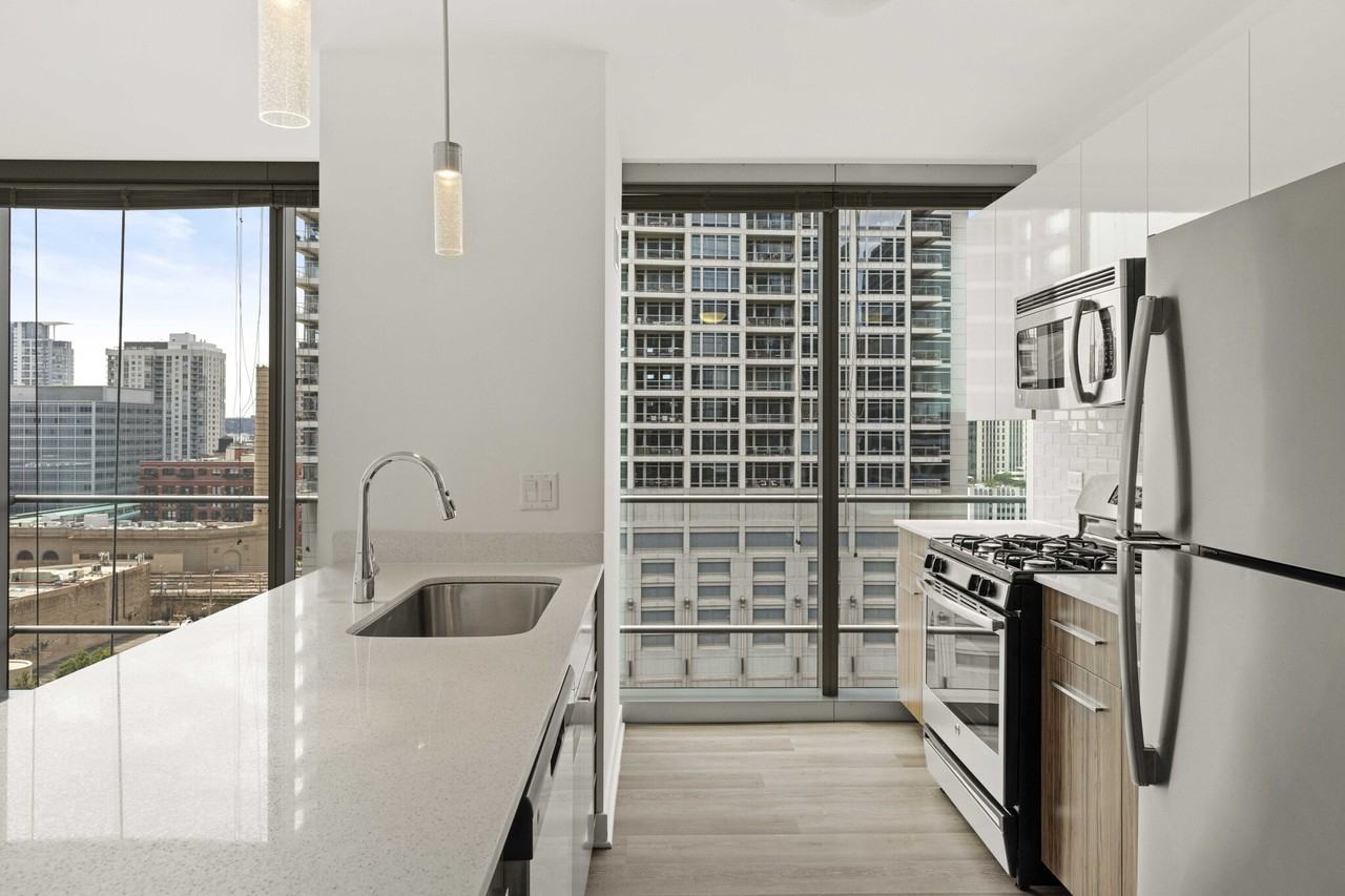 343 W Wolf Point Plz #2-2 - Photo 4 of 22